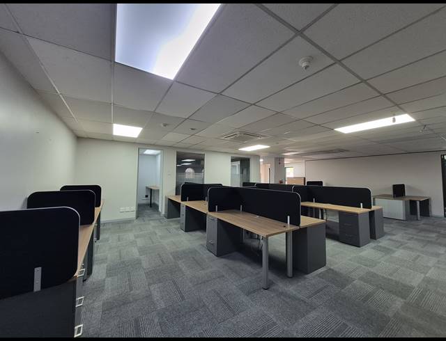 6,233M² OFFICE FOR SALE IN HYDE PARK
